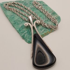 AVON Mid '70's 1974 Ebony Teardrop Pendant Silvertone Necklace EVC